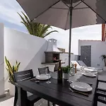 Con Piscina Comunitaria Y Terraza Privada Ferienhaus Chayofa