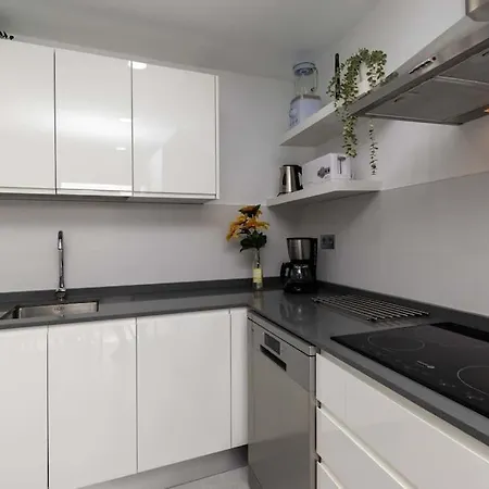 Con Piscina Comunitaria Y Terraza Privada Чайофа