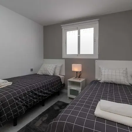 Con Piscina Comunitaria Y Terraza Privada Чайофа