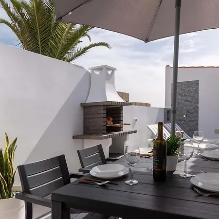 Con Piscina Comunitaria Y Terraza Privada Tatil Evi