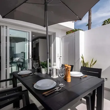 Con Piscina Comunitaria Y Terraza Privada Dom wakacyjny