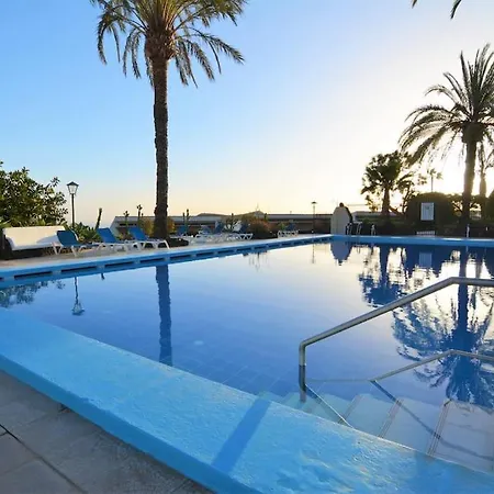 Con Piscina Comunitaria Y Terraza Privada Holiday home *